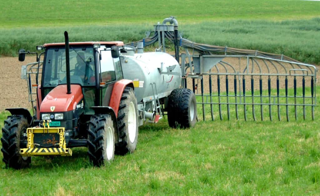 La rampe d’épandage à pendillards réduit les émissions polluantes et les odeurs.