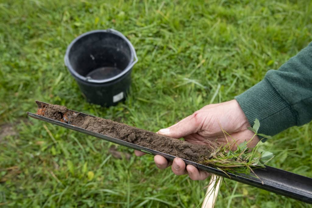 mesurer scientifiquement et de manière standardisée le volume de CO2 stocké dans les sols des parcelles agricoles